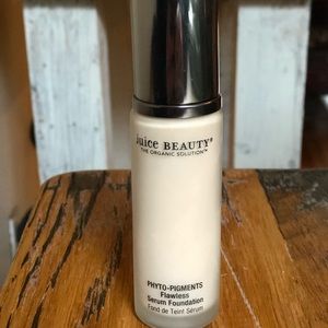 Juice Beauty  flawless serum foundation in 02 Fair